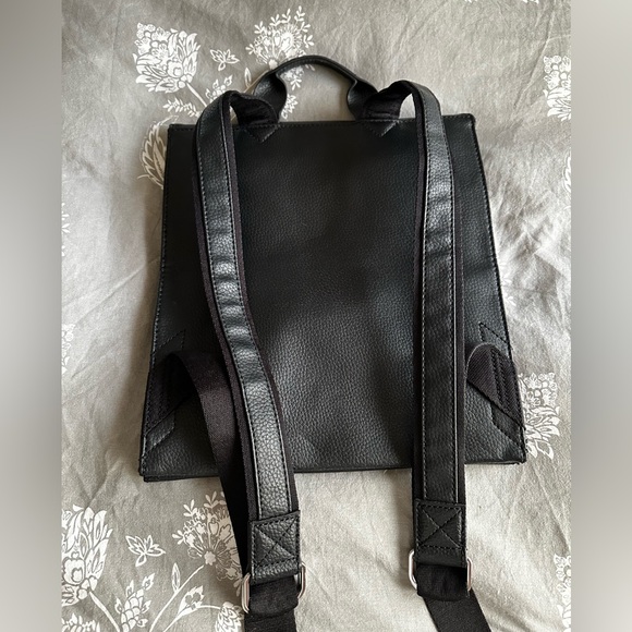 Matt & Nat backpack bag - Picture 2 of 3